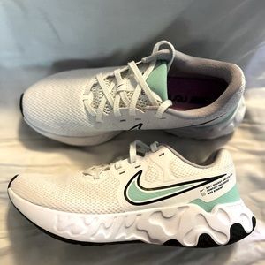 Nike Womens Renew Run 2